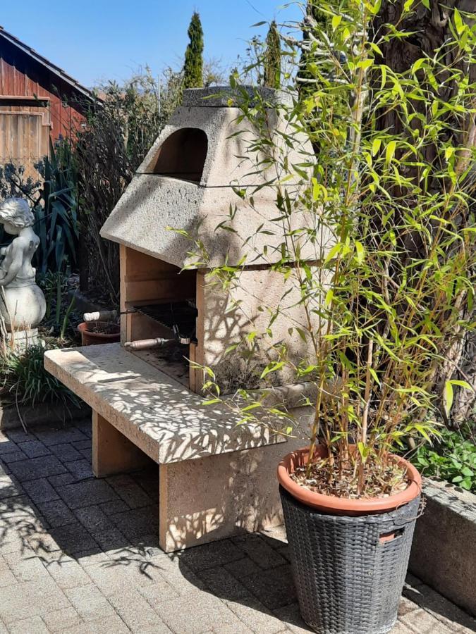 Les Hirondelles, Appartement De Vacances Avec Terrasse Et Coin Grillades Granges Exteriér fotografie